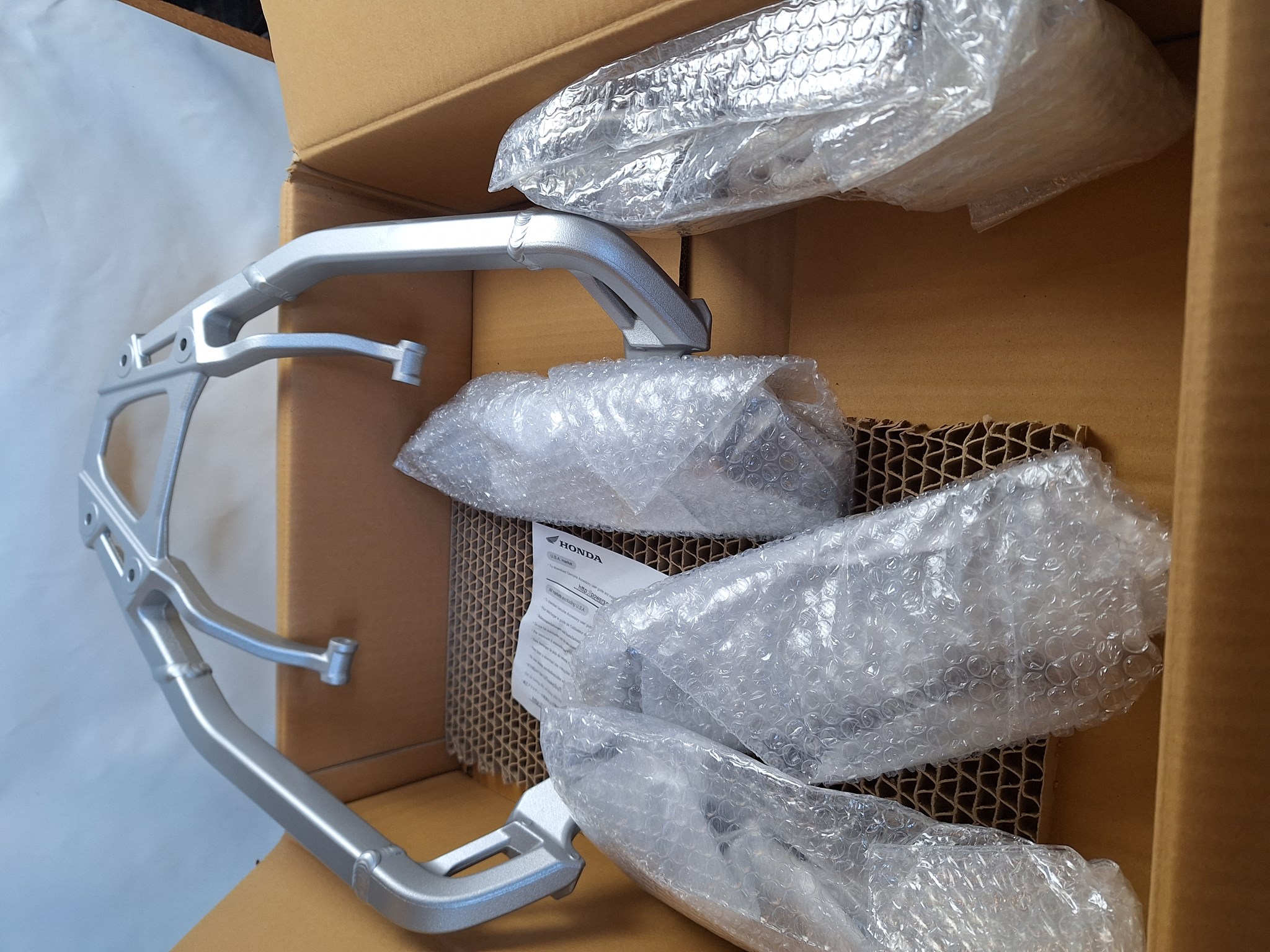 Bild von KIT,BOX ATT RR CARRIER W  08L88-MKS-E00ZA  CRF1100L